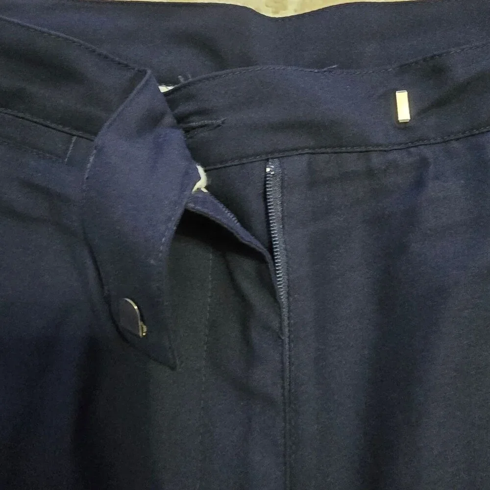Set of 2 Liz Claiborne Women's Golf Shorts Beige & Navy Flat Front Size 12 - Picture 5 of 13